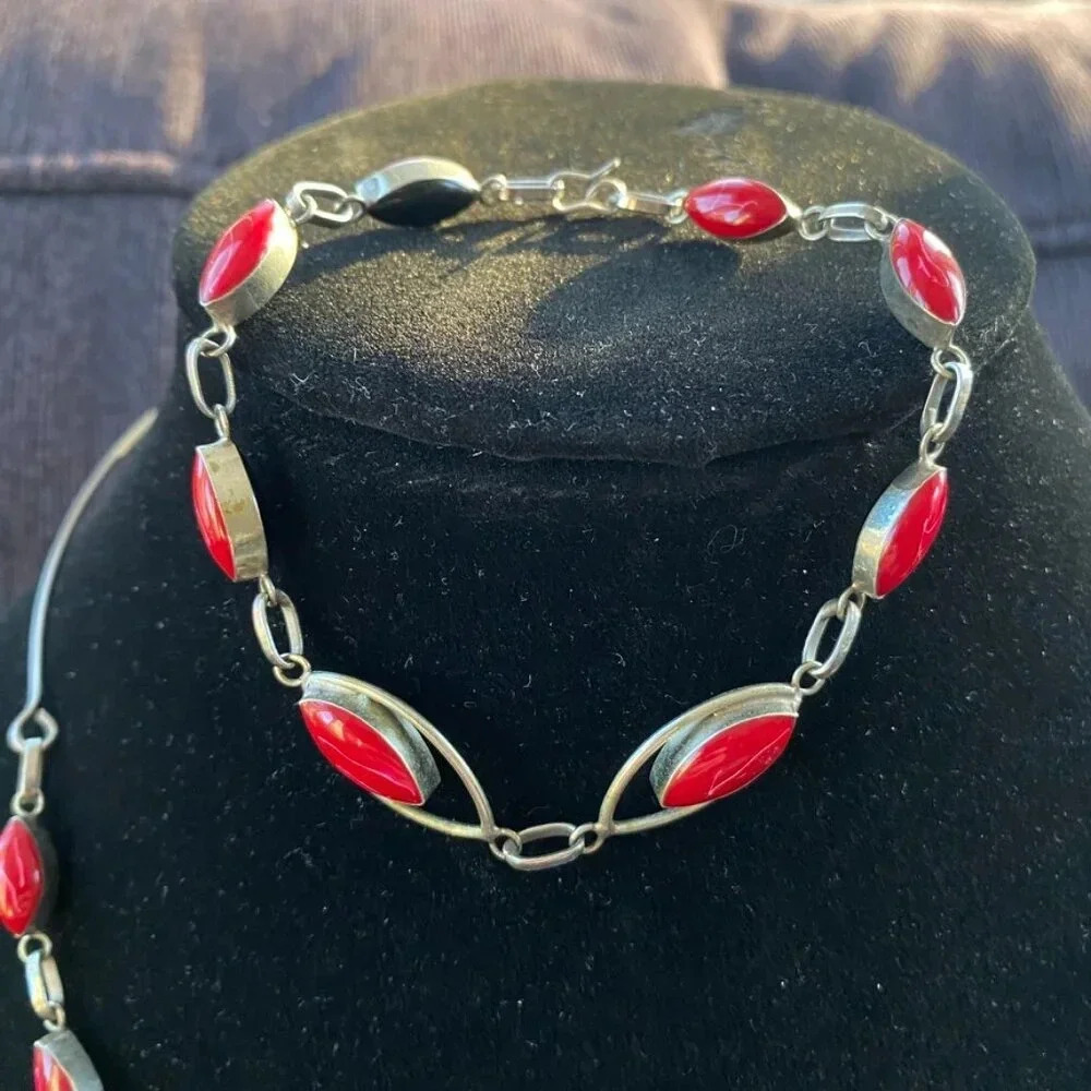 Vintage Art Deco Reversible Red and Black Teardrop Necklace and Bracelet Set - Picture 11 of 16